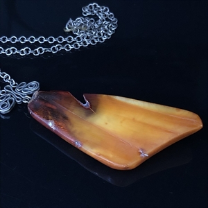 Кулон на цепочке из цельного природного янтаря, СССР, 1960-70-е гг. 001399 - фото 7530