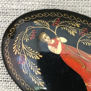 Лаковая брошь-миниатюра «Рябинушка», Мстёра, СССР, 1980-90 гг. 001337 - фото 7688