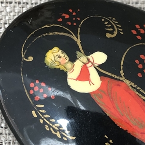 Лаковая брошь-миниатюра «Рябинушка», СССР, Мстера, 1980-90 гг. 001334 - фото 7710