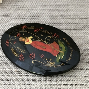 Лаковая брошь-миниатюра «Рябинушка», СССР, Мстёра, 1980-90 гг. 001344 - фото 7748
