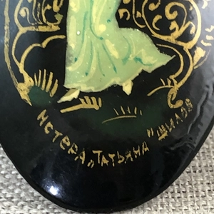 Лаковая брошь-миниатюра «Татьяна», Мстера, СССР, 1980-90 гг. 001170