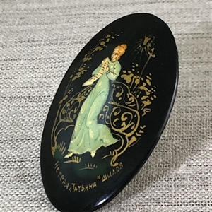 Лаковая брошь-миниатюра «Татьяна», Мстера, СССР, 1980-90 гг. 001170 - фото 7766