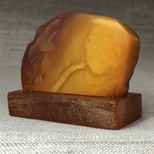 Настольная скульптура из балтийского янтаря, СССР 000011 - фото 8896