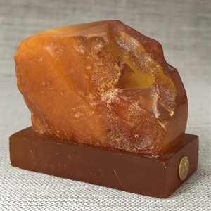 Настольная скульптура из балтийского янтаря, СССР 000011 - фото 8901