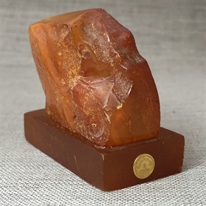 Настольная скульптура из балтийского янтаря, СССР 000011 - фото 8902